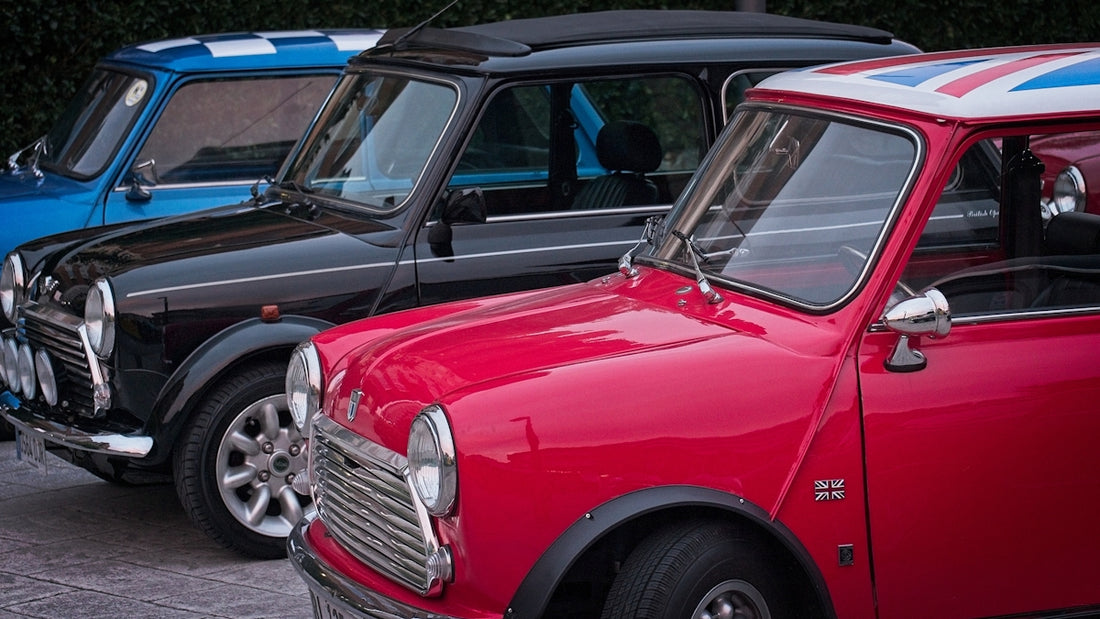 a row of cars parked next to each other
